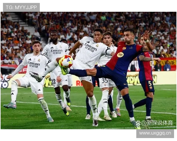 巴萨对塞维利亚 莱万首发小将埃斯帕特亮相